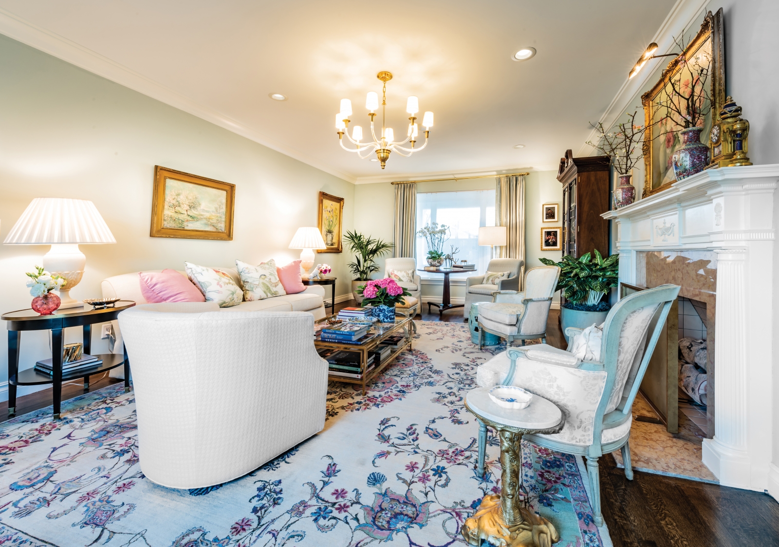 To the right of the entry is a room Amy especially loves. “This sitting room is where my grandmother would receive us when we arrived. She’d say, ‘Come on in, sit down, have a drink and some hors d’oeuvres and tell me everything,’” she says. The room is arranged very much as it always has been: a true sitting room – no electronics. Even the table and chairs have consistently been there, only today they’ve been reimagined by the geniuses at Fanny Bolen Interiors.