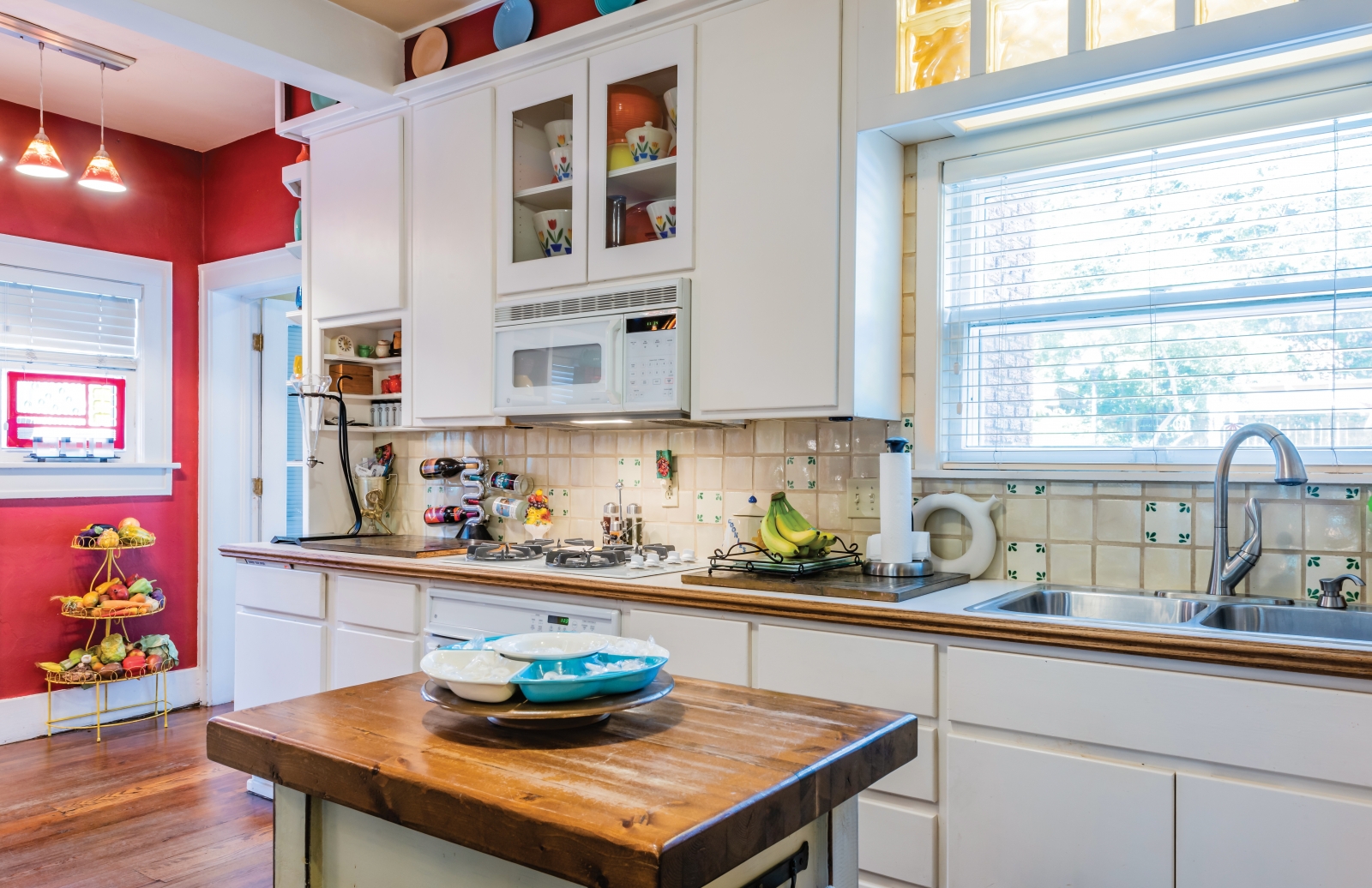 “I think, like most people, we spend much of our time in the kitchen,” Stuart says. “We eat casually, and when we entertain, most of our guests seem to migrate to that area.”