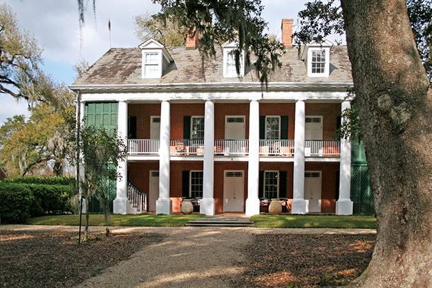 Completed in 1834, Shadows-on-the-Teche is a combination of Classical-Revival and Louisiana-Colonial elements.