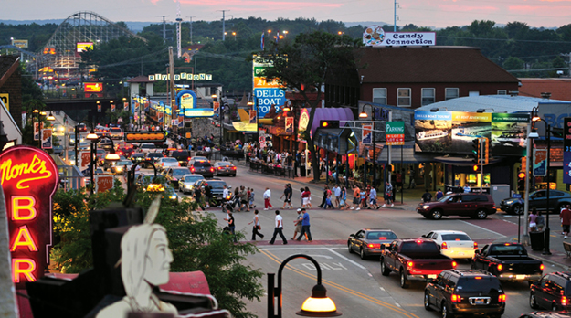 Downtown Wisconsin Dells – Branson with cheese curds. Downtown Wisconsin Dells courtesy Wisconsin Dells Visitor & Convention Bureau