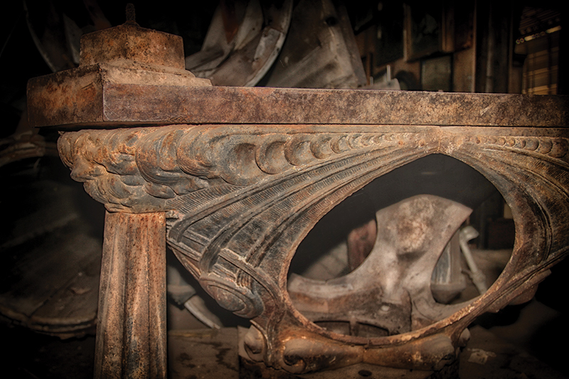 The massive beacons at the top of the Patterson Building, 320 W Main, were a signature feature of the downtown skyline, their beams visible on the approach to the city. The hardware for one of the lights is now at Jack SmithSchick’s Architectural Antiques.