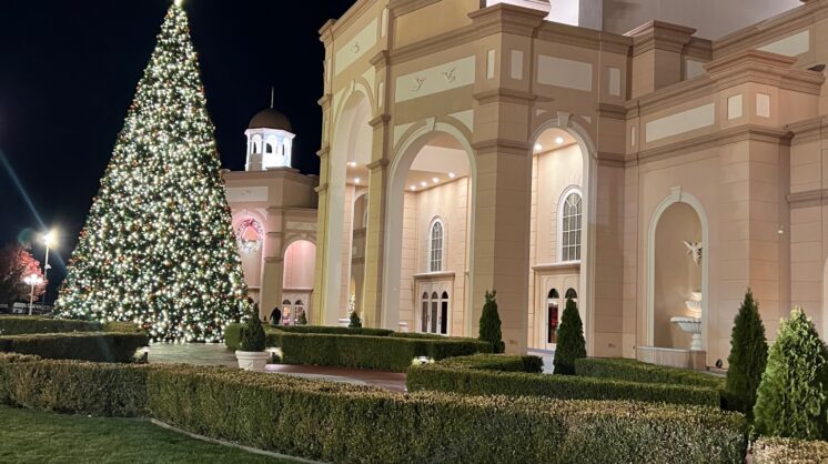 Exterior of building in Branson next to a large Christmas tree